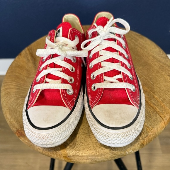 Converse Red and White Chuck Taylor All Star Low Top Sneakers | Size 7 W / 5 M - Picture 6 of 9
